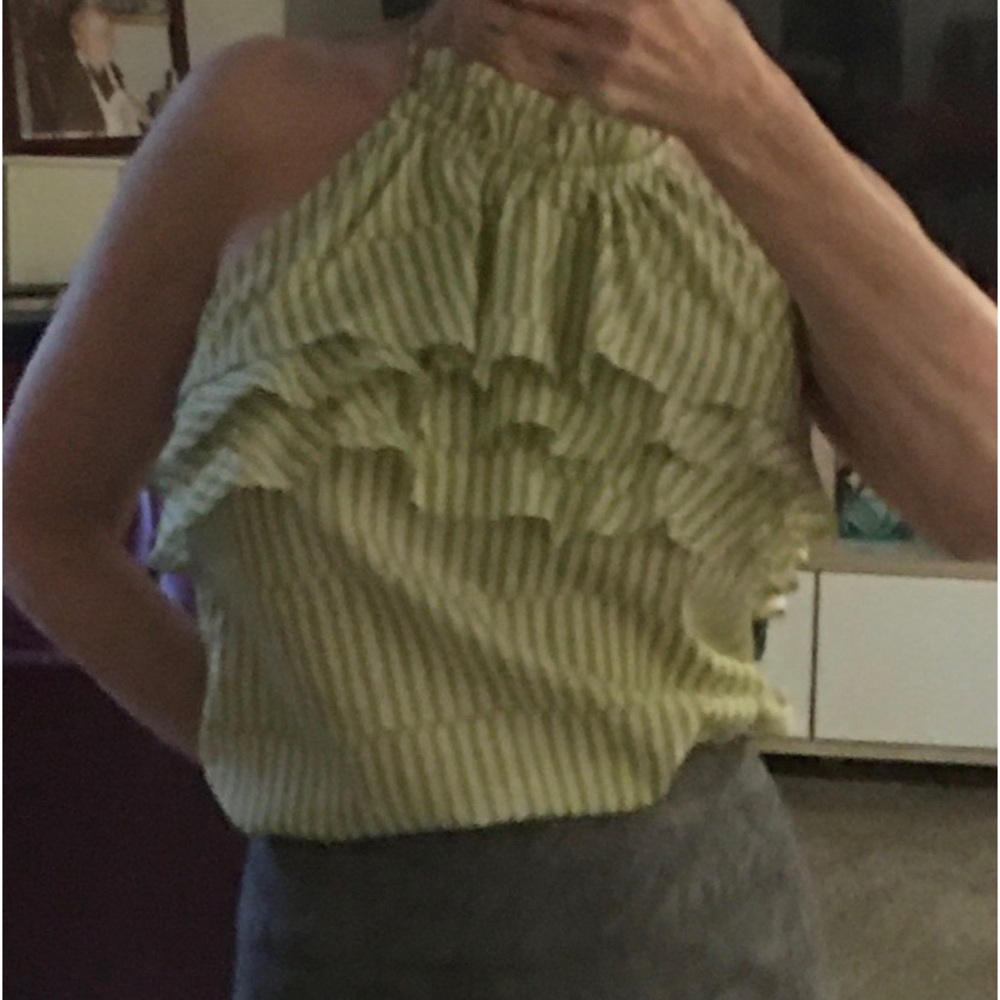 Pretty feminine lightweight banana republic top- S